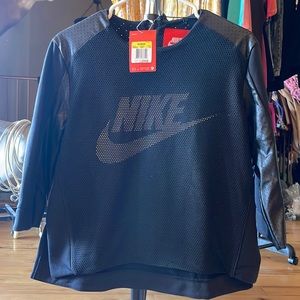 Nike top